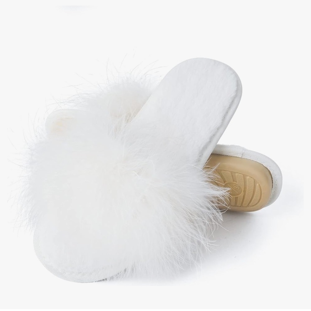 OPEN TOE WHITE FURRY SLIPPERS